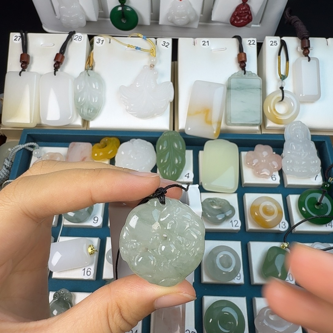 天***。玛瑙/玉髓颈饰未镶嵌吊坠