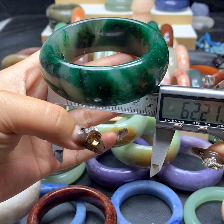 未镶嵌手镯石英质玉