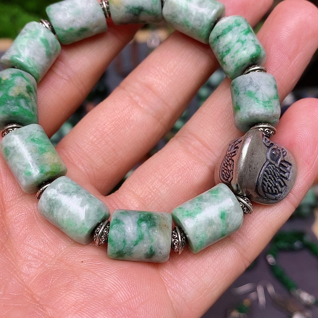 翡翠手链未镶嵌漂亮美眉