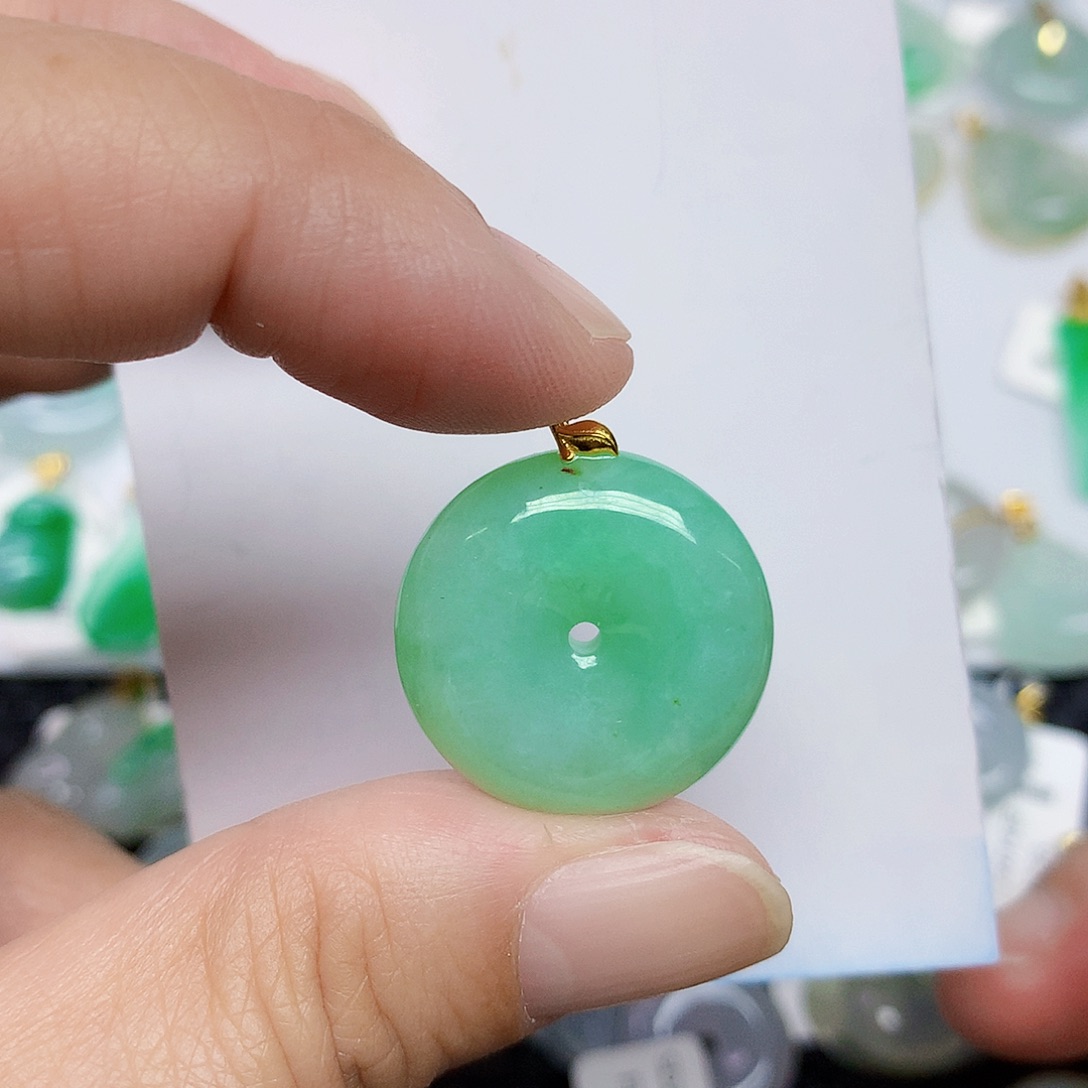 翡翠18K金镶嵌颈饰4567899