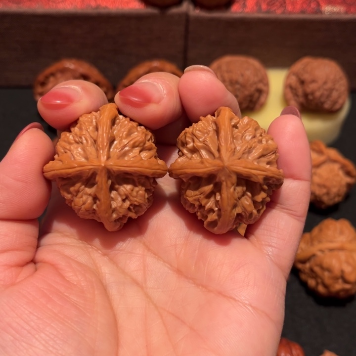 文玩核桃吊坠四棱