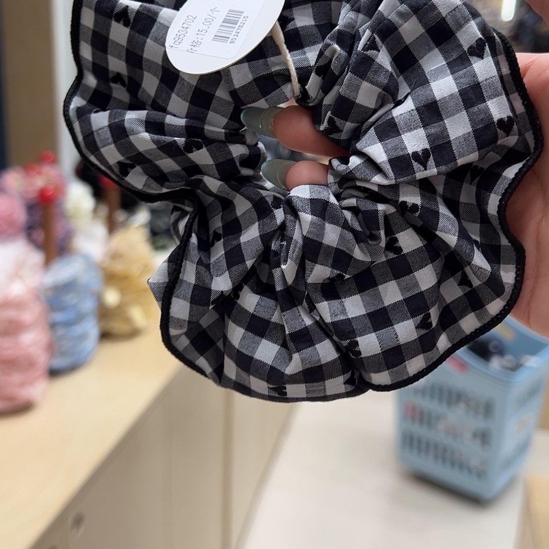 气***儿非金属皮质黑白格爱心发圈