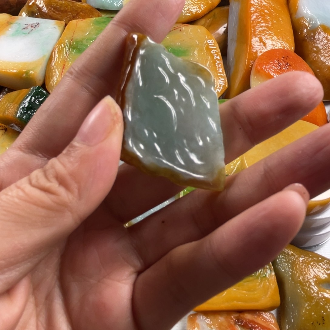 【闪购商品】颈饰未镶嵌翡翠翡翠