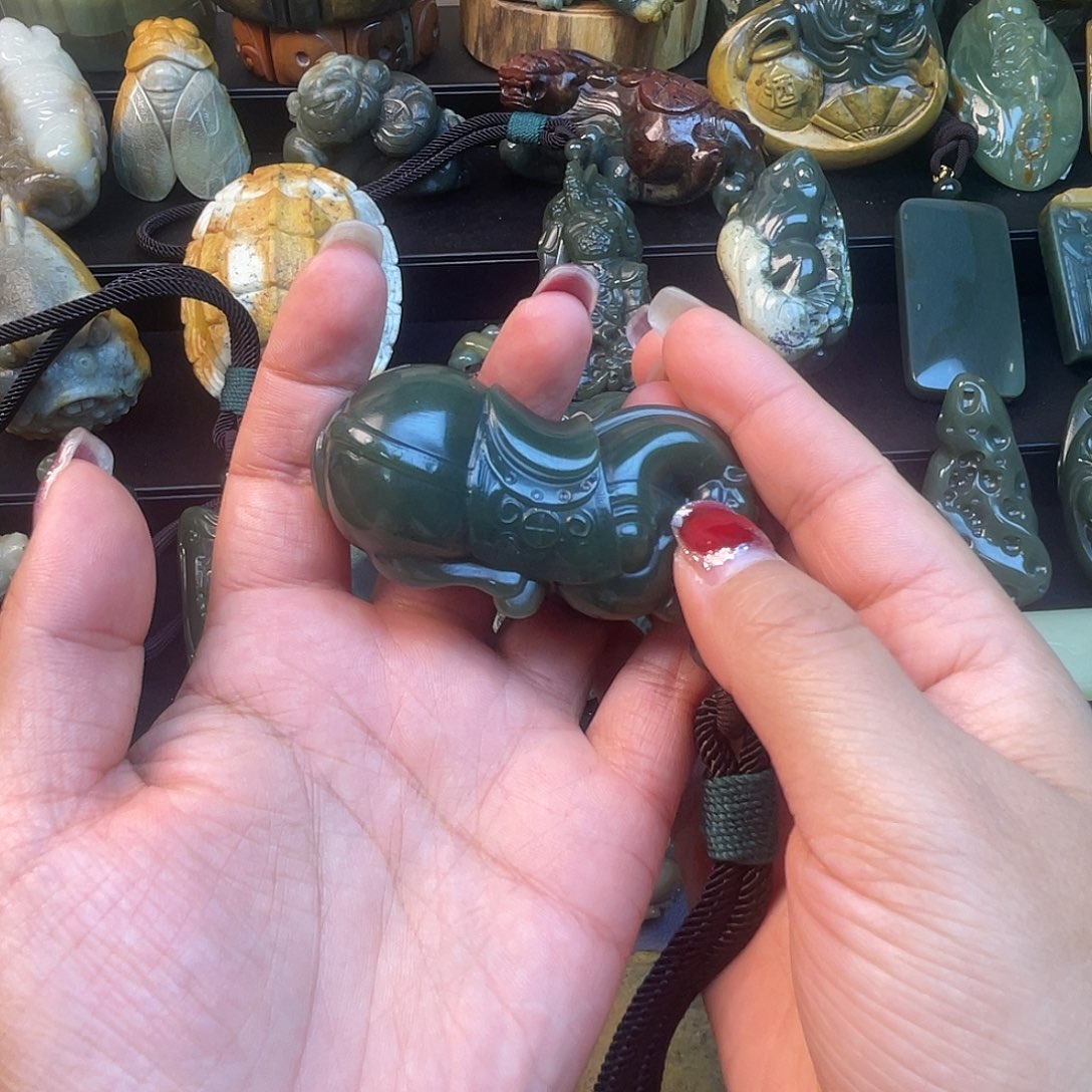 (***）透闪石质玉未镶嵌手链