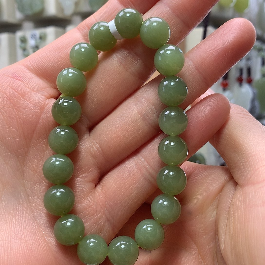 丽***漆和田玉未镶嵌颈饰