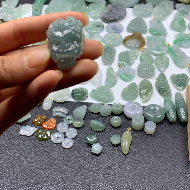 翡翠颈饰未镶嵌龙头