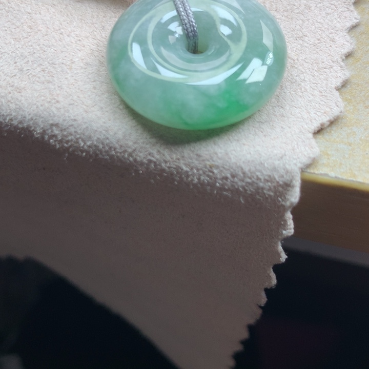 翡翠颈饰未镶嵌吊坠