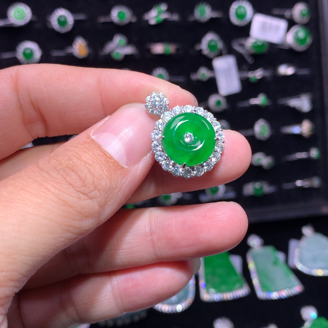 翡翠银S925镶嵌颈饰翡翠