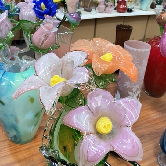 琉璃花瓶高45厘米宽9厘米