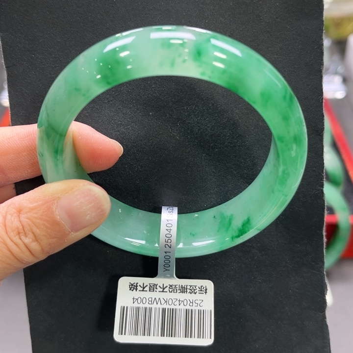 百***凤石英质玉（非洲翠）未镶嵌手镯➕小玥60