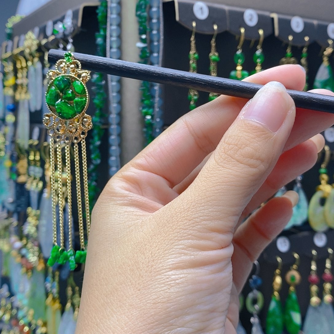 未镶嵌翡翠耳饰翡翠