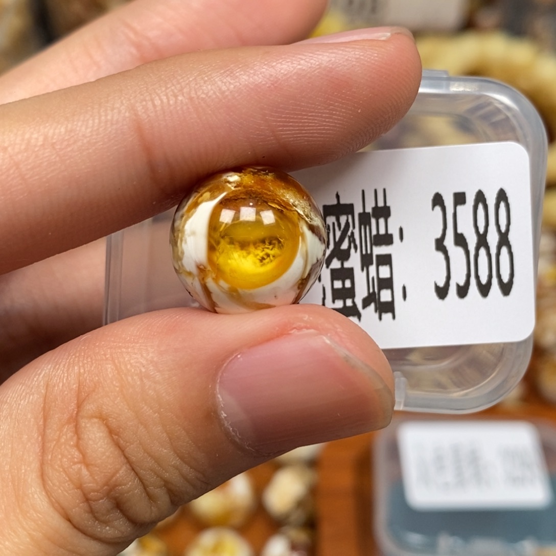 蜜蜡未镶嵌珠宝奇石3588