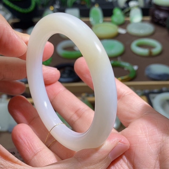 和田玉未镶嵌羊脂白玉带糖圆条手镯55.6圈口48.7