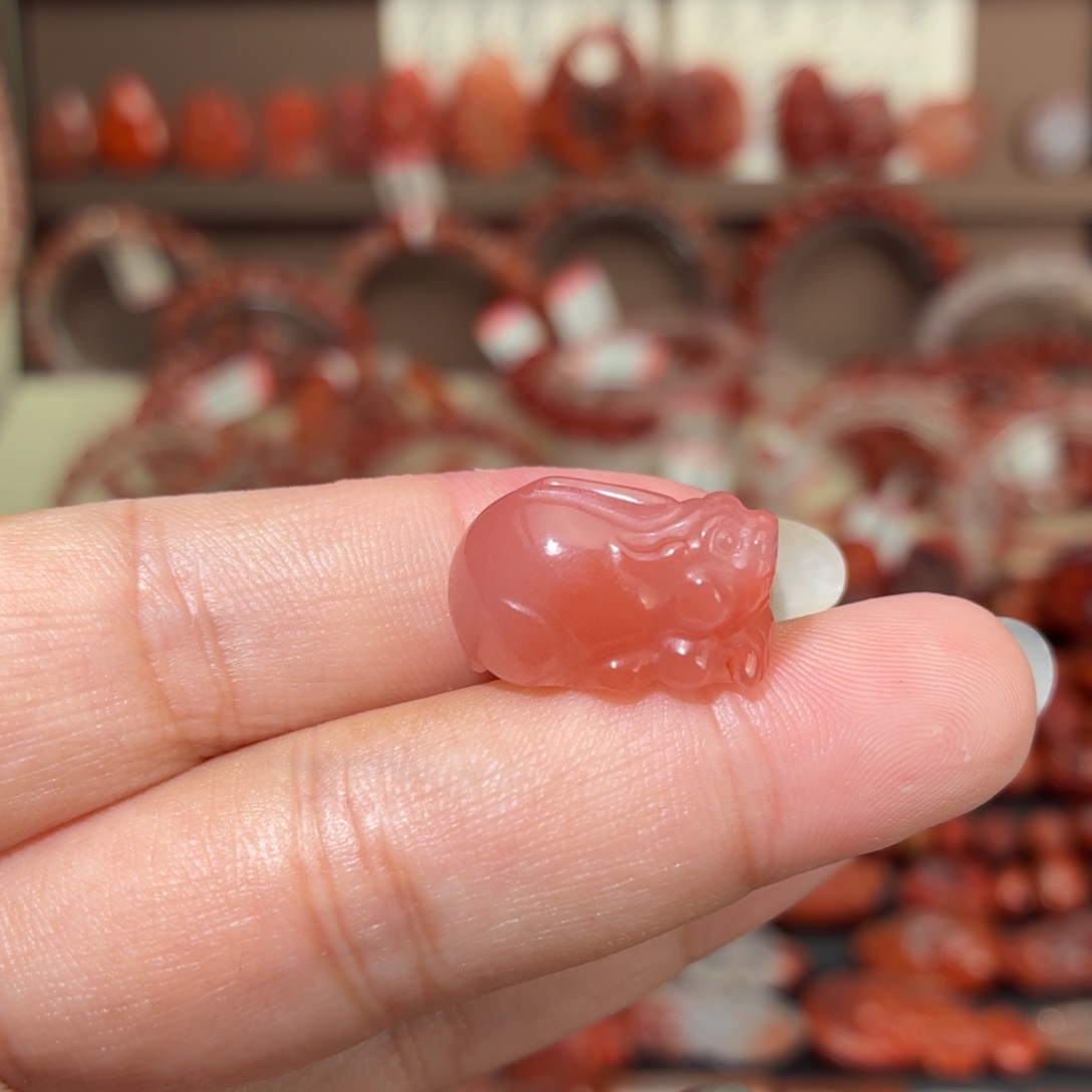 南红玛瑙未镶嵌颈饰貔貅