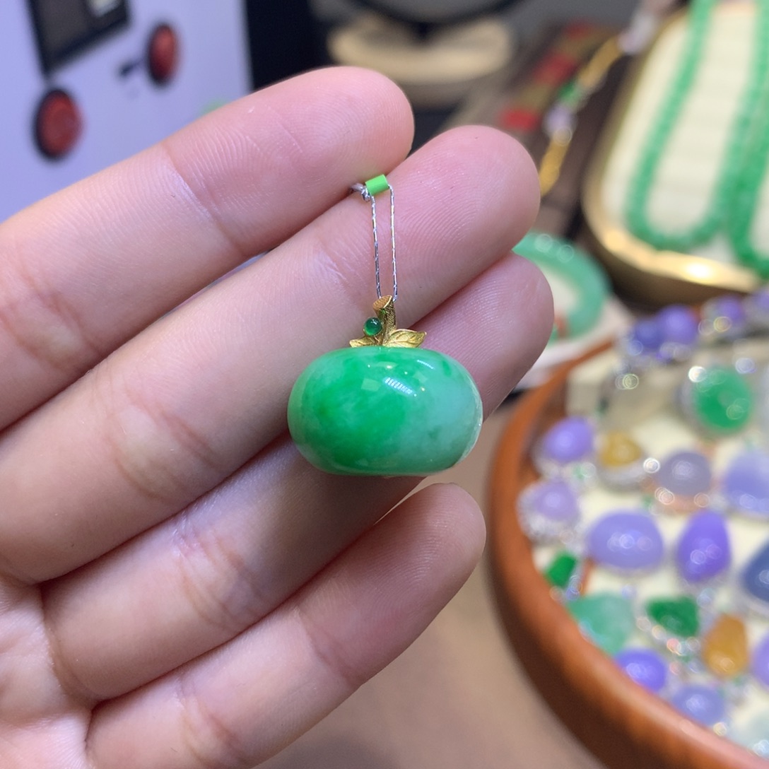 翡翠18K金镶嵌颈饰翡翠