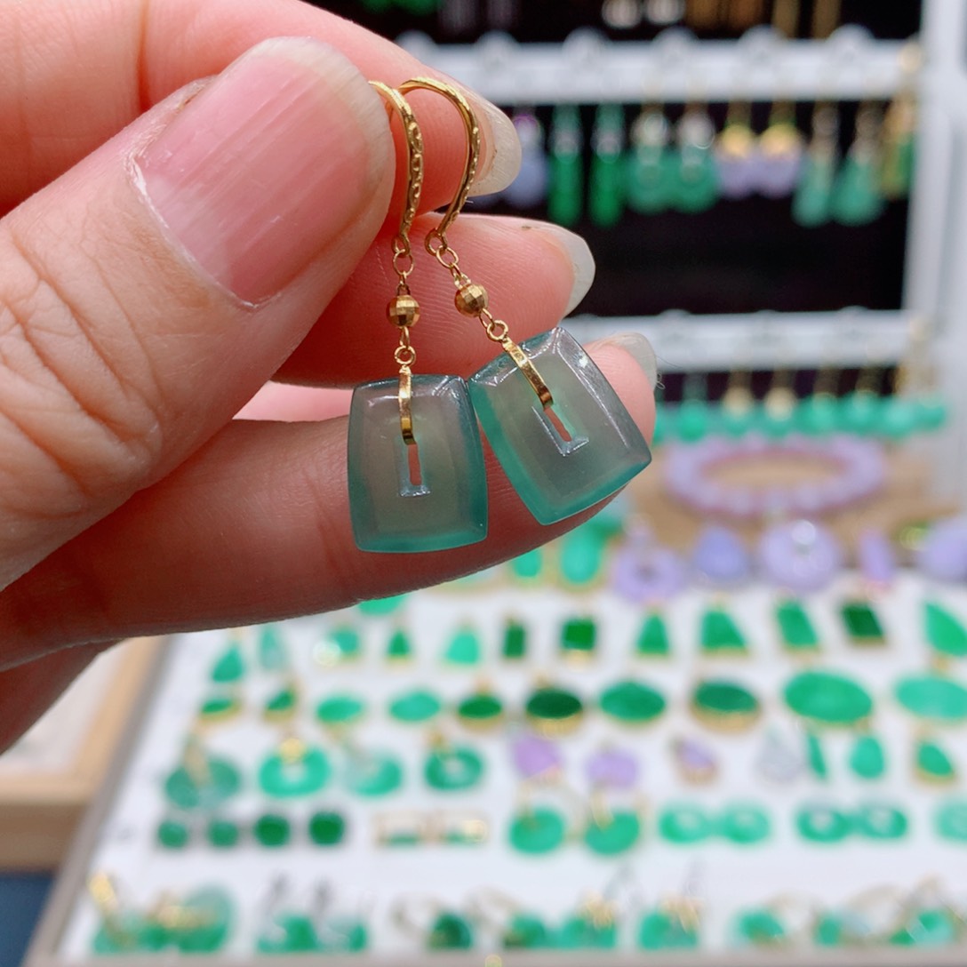 翡翠18K金镶嵌耳饰人**途