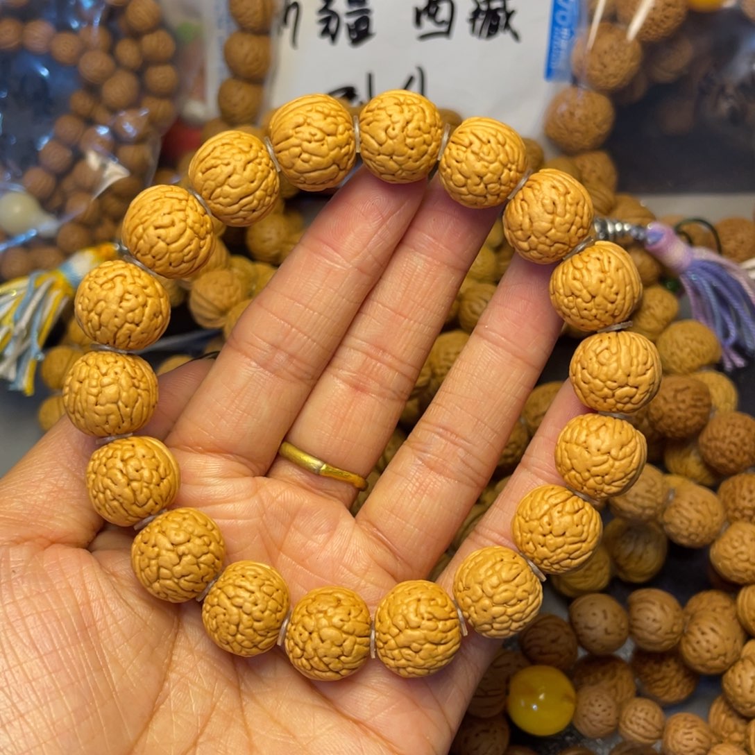 手串桃核左*。15.6铁扇手串