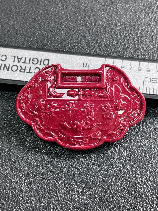 含辰砂工艺品紫金砂富贵平安锁，雕工精细 尺寸36/25/7.1