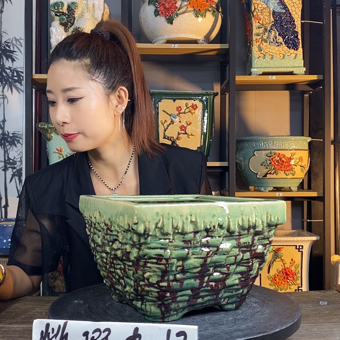 紫砂花盆L****740。               