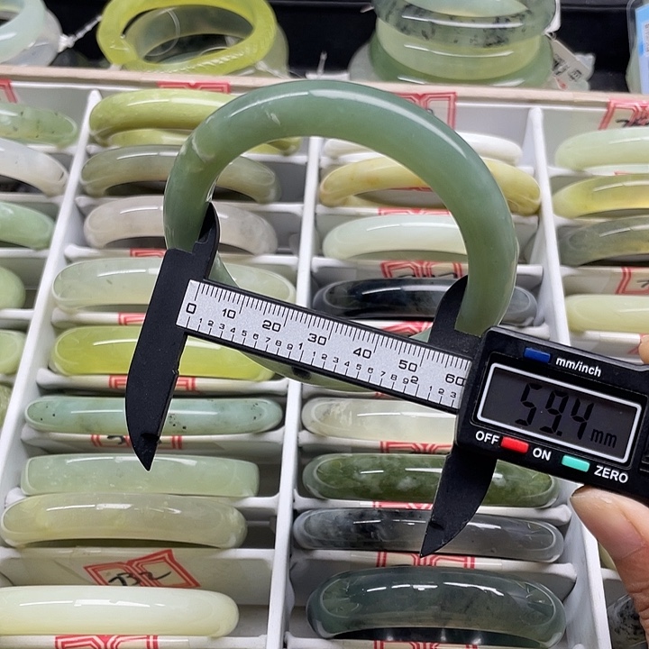 蛇纹石玉未镶嵌手镯756