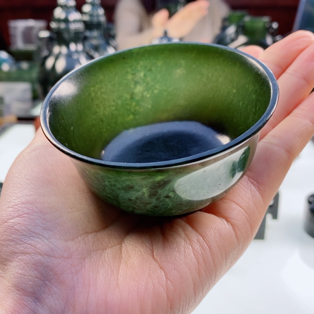 和田玉（青玉）摆件未镶嵌微瑕