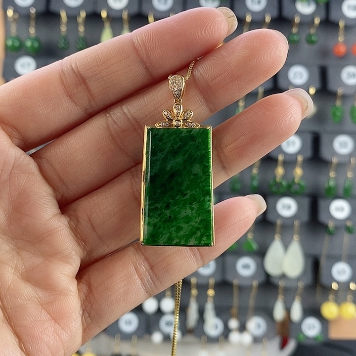 翡翠吊坠(赠链)足金镶嵌吊坠