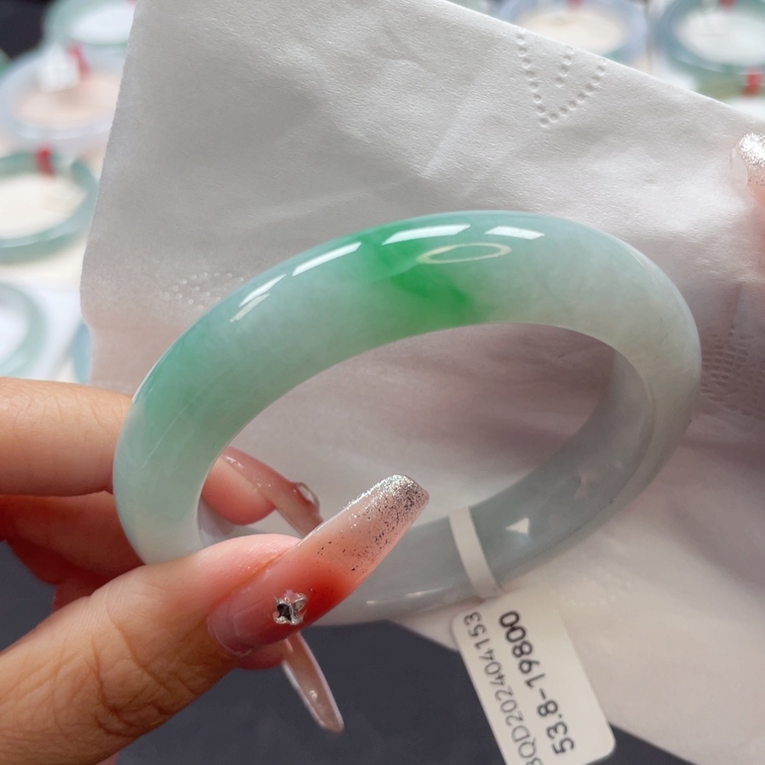 【闪购商品】翡翠手镯未镶嵌阳光白底飘一枝独秀53.8圈18号