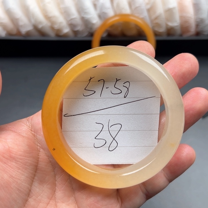 石英质玉（黄龙玉）手镯未镶嵌38