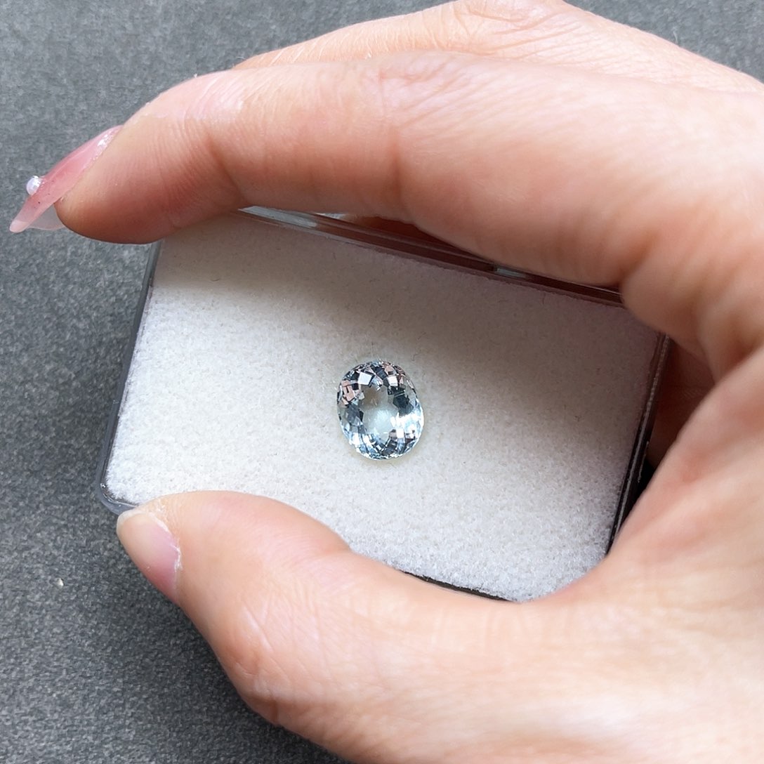 海蓝宝石笔搁未镶嵌3.85ct