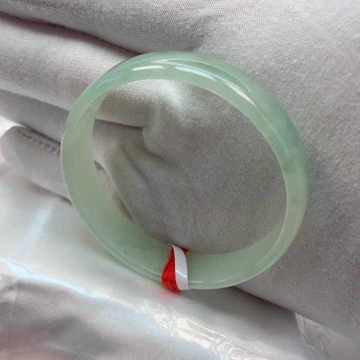 翡翠手镯未镶嵌52圈