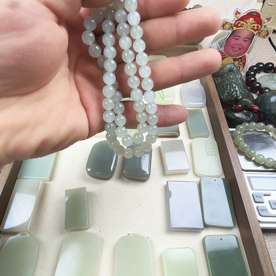 诸***亮和田玉未镶嵌颈饰