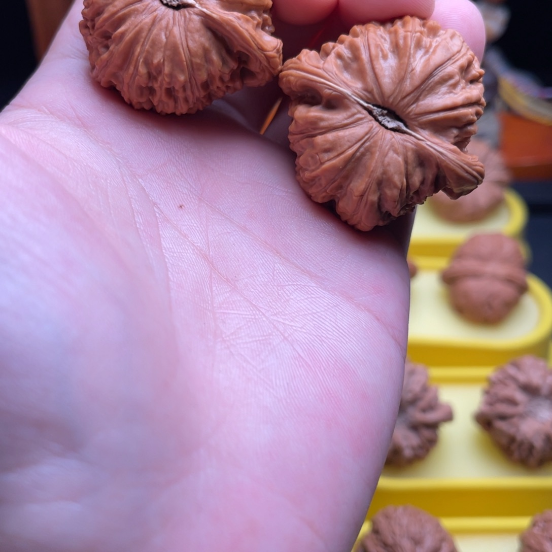 c***l文玩核桃把件44球白