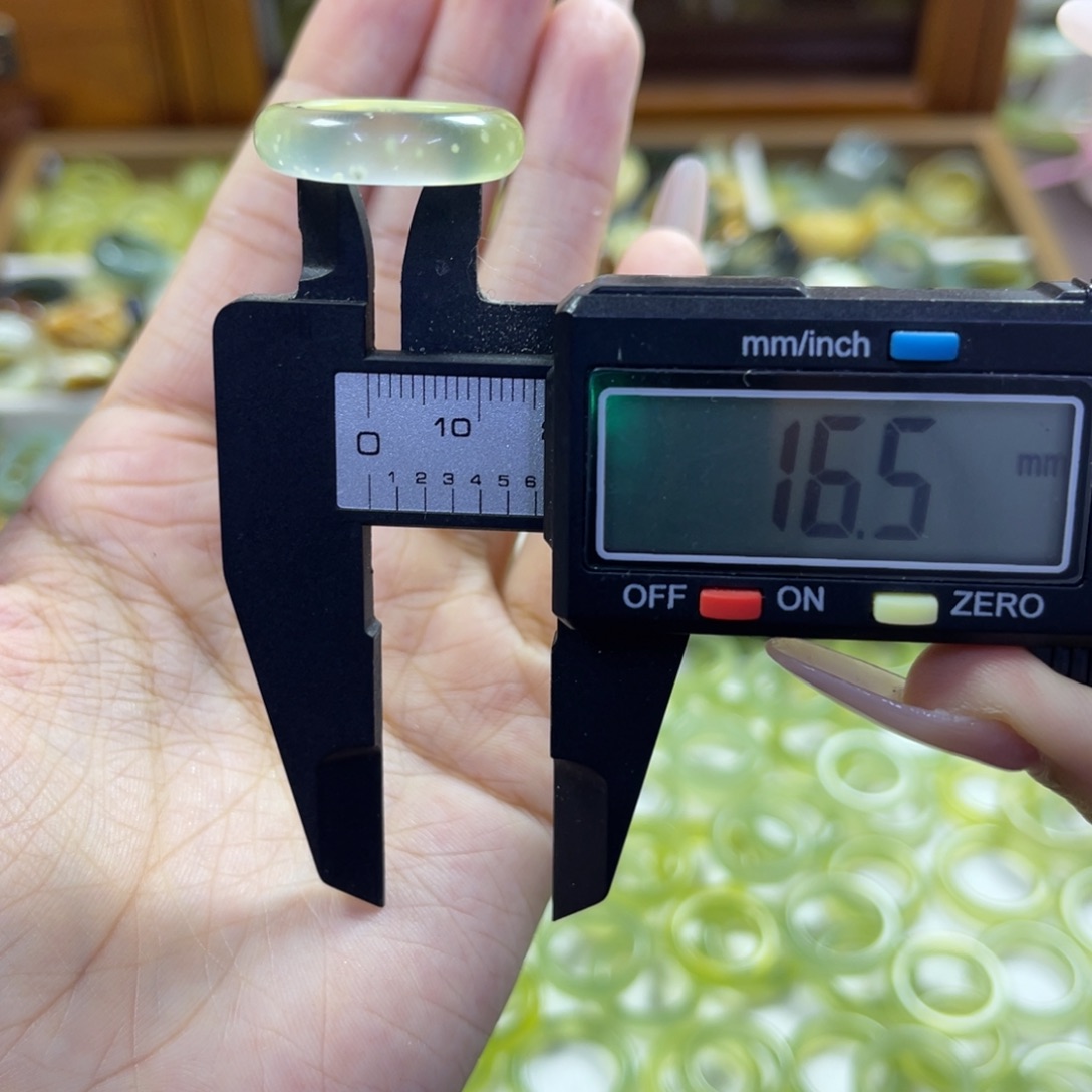 蛇纹石玉未镶嵌手镯101