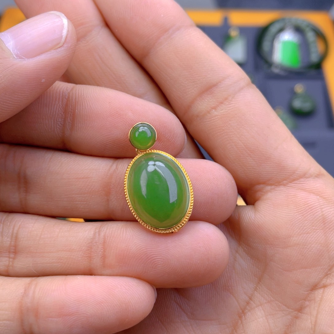 和田玉（碧玉）吊坠(不含链)银S925镶嵌蛋面吊坠