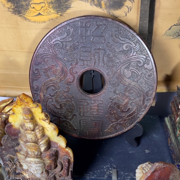 摆件。       玉壁