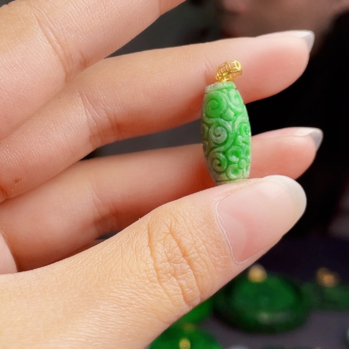 翡翠18K金镶嵌颈饰多样性