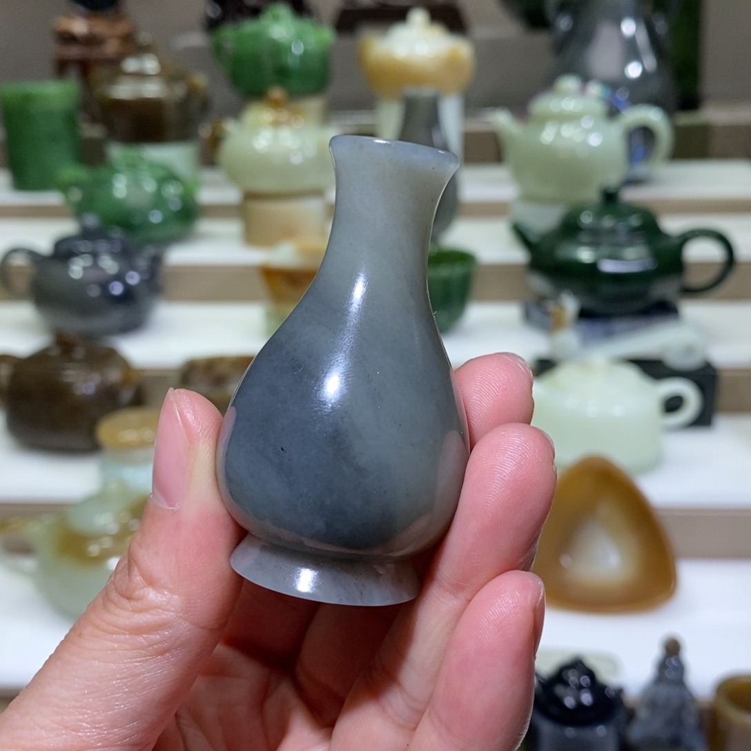 和田玉把件未镶嵌青花迷你花瓶