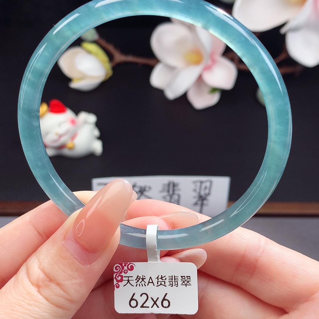 翡翠手镯（圆镯）未镶嵌欧*