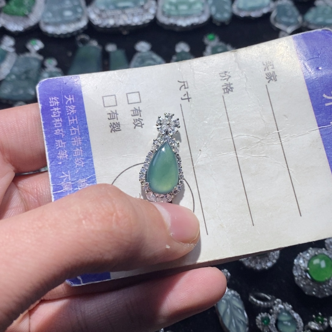 翡翠未镶嵌颈饰翡翠