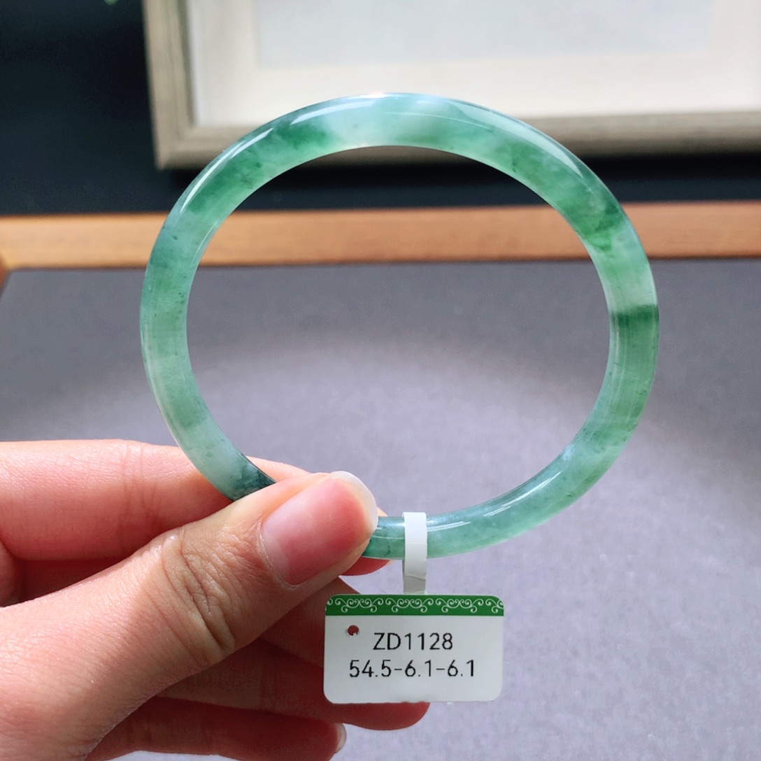 翡翠手镯未镶嵌天然翡翠手镯叮当镯