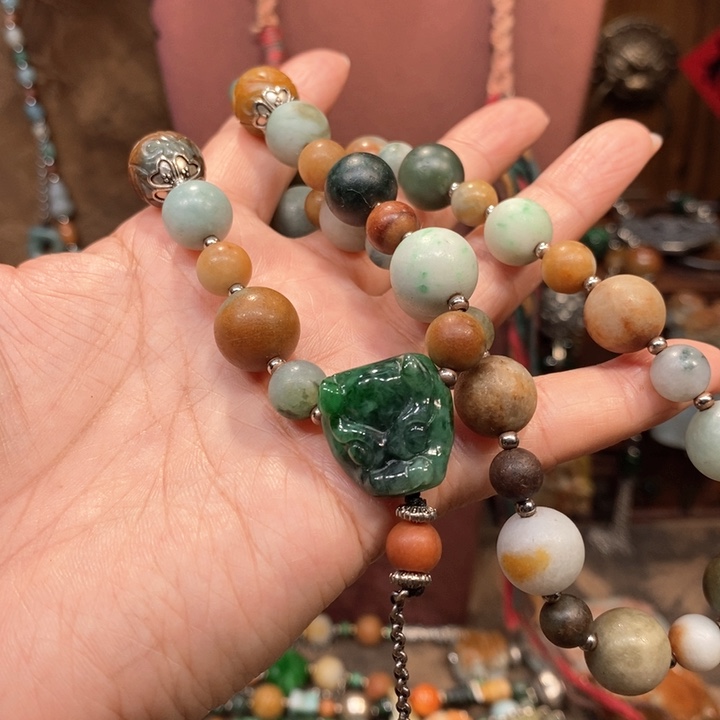 翡翠吊坠(赠链)未镶嵌