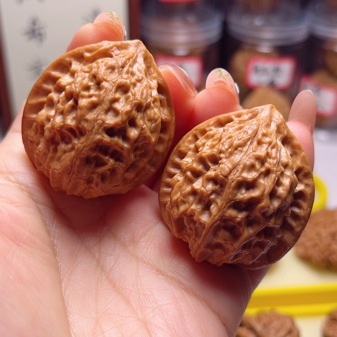 文玩核桃吊坠金牛狮子头