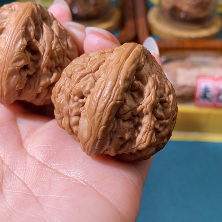 文玩核桃吊坠虎头王