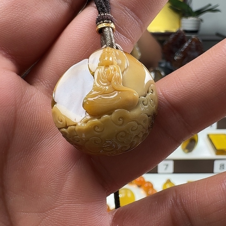 未镶嵌颈饰琥珀观音