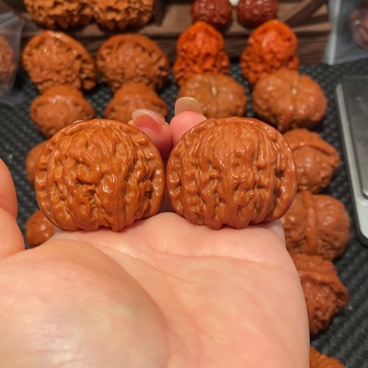 文玩核桃把件40.2尺寸白狮子2181