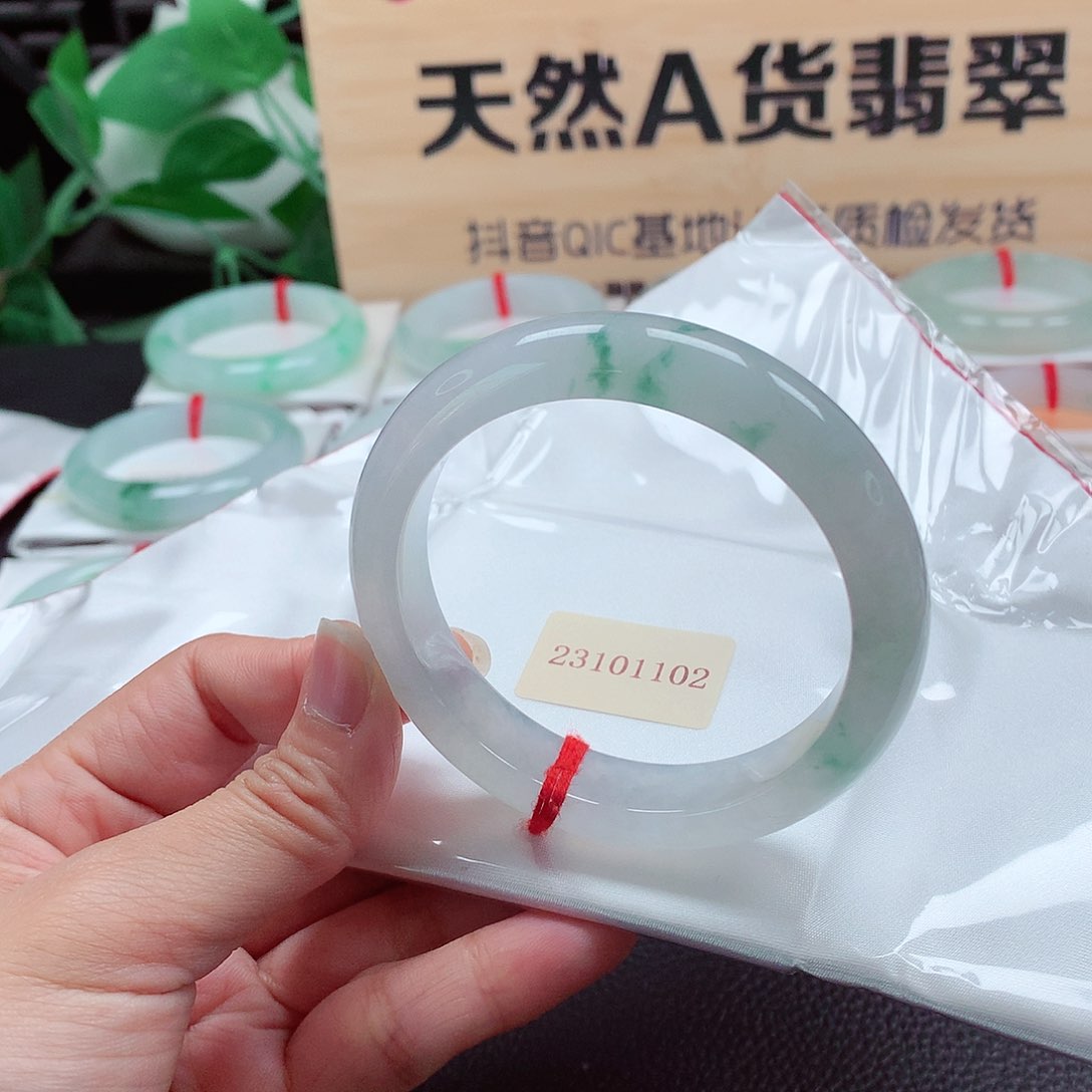 翡翠手镯未镶嵌天然A货翡翠手镯