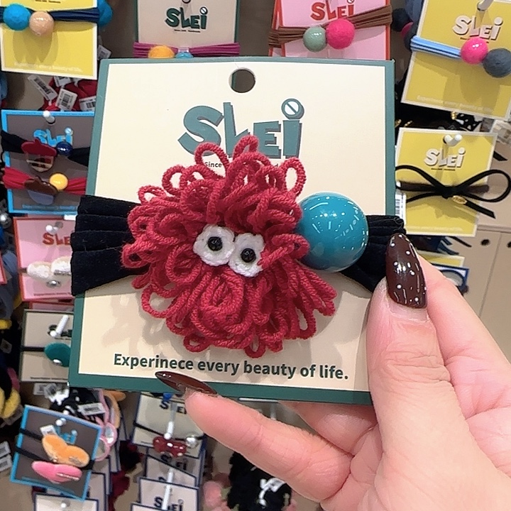 红色眼睛毛线面膜圈