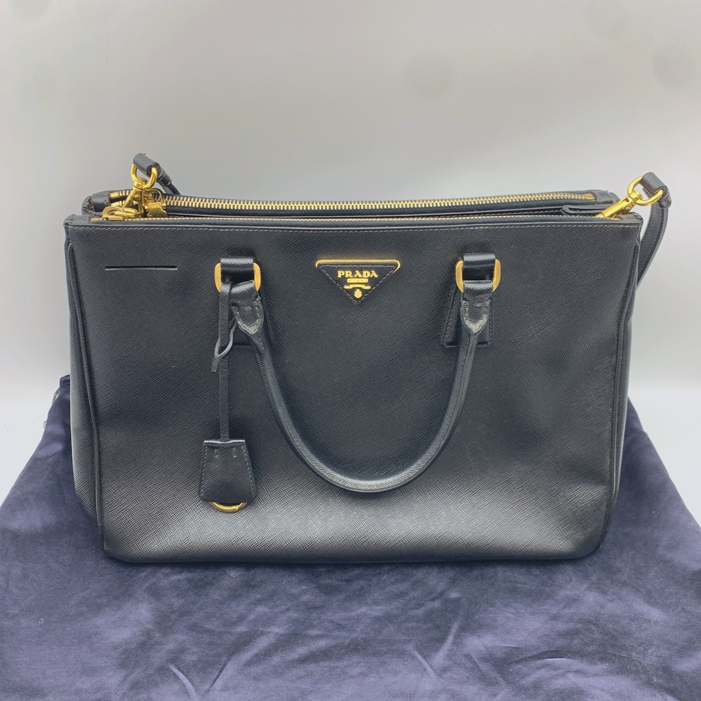 95新 Prada/普拉达  tote杀手包手提包 十字纹牛皮耐磨耐用 黑色