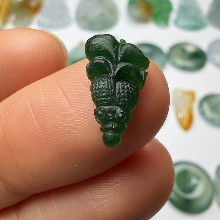 定制翡翠未镶嵌天然缅甸翡翠金鱼