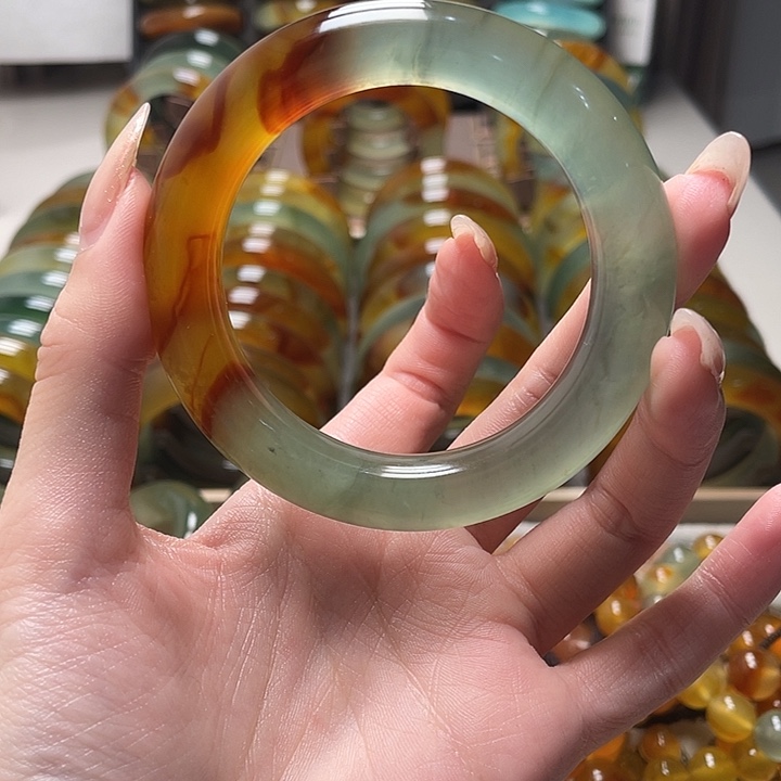 幸***y蛇纹石玉未镶嵌手镯55瑕疵